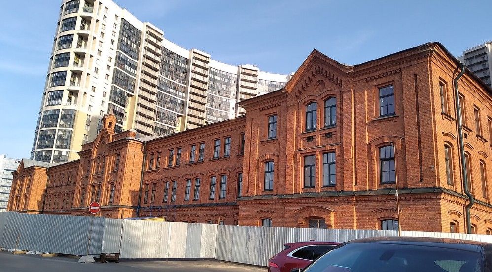 фасад дома, здание по адресу г Санкт-Петербург, пр-кт Обуховской Обороны, д 110 литера Б